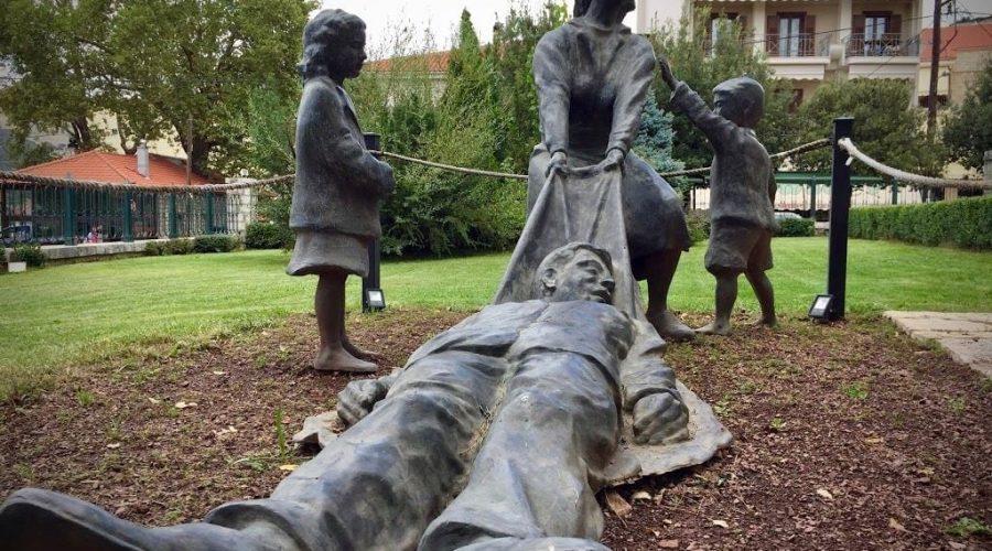 Οι πόλεμοι δεν έχουν νικητές – Το συγκλονιστικό γλυπτό στο Μουσείο Καλαβρυτινού Ολοκαυτώματος