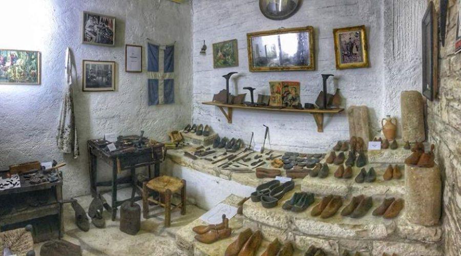 Τα εργαλεία του τσαγκάρη στο Λαογραφικό Μουσείο Καλλιμασιάς